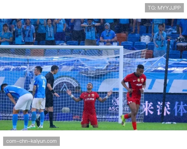 本科维奇停球失误染红 新鹏城外援成比赛转折点